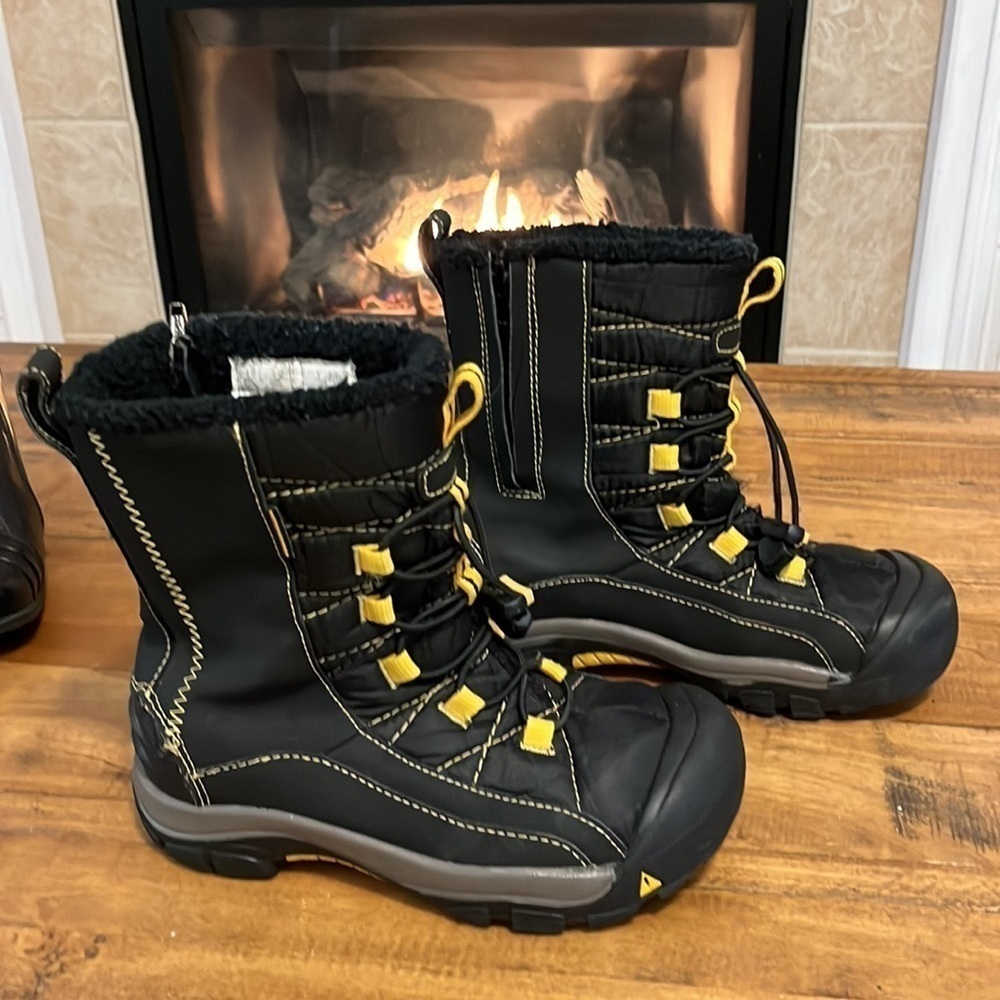 KEEN kids boots